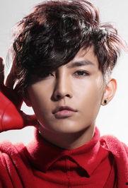 炎亚纶最新照片,魅力四溢演绎时尚态度